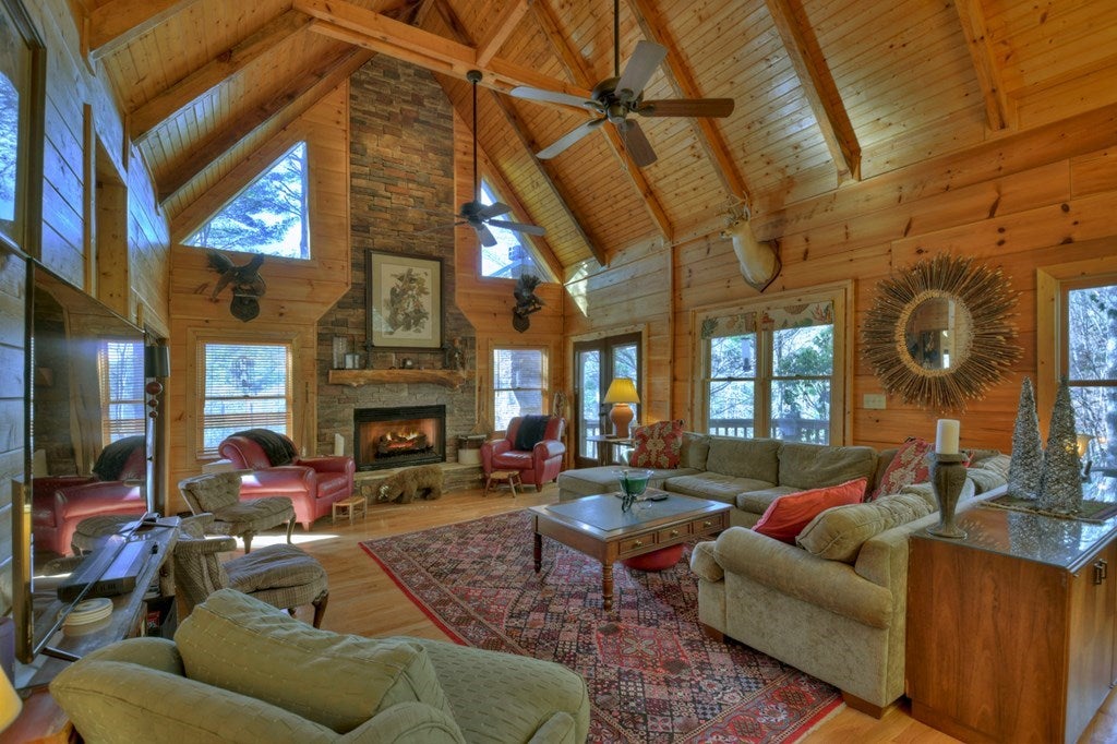 Blue Ridge, Georgia, 30513, United States, 5 Bedrooms Bedrooms, ,3 BathroomsBathrooms,Residential,For Sale,1859045