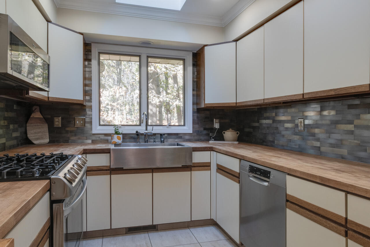 Fennville, Michigan, 49408, United States, 9 Bedrooms Bedrooms, ,10 BathroomsBathrooms,Residential,For Sale,1992421