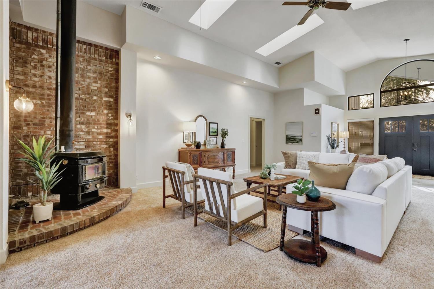 Auburn, California, 95602, United States, 3 Bedrooms Bedrooms, ,4 BathroomsBathrooms,Residential,For Sale,2020675