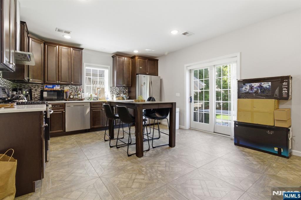 Kearny, New Jersey, 07032, United States, 6 Bedrooms Bedrooms, ,5 BathroomsBathrooms,Residential,For Sale,2032310