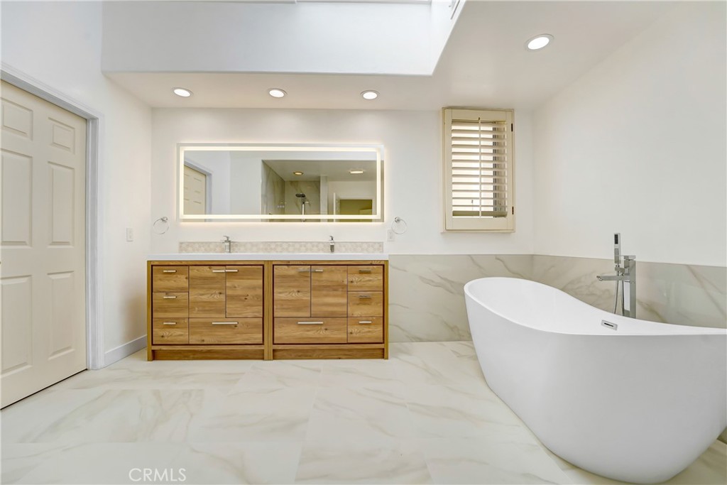 Calabasas, California, 91302, United States, 3 Bedrooms Bedrooms, ,3 BathroomsBathrooms,Residential,For Sale,1885380