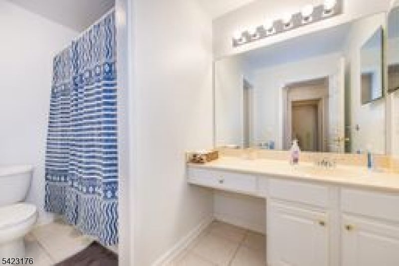 Wayne Twp., New Jersey, 07470, United States, 3 Bedrooms Bedrooms, ,3 BathroomsBathrooms,Residential,For Sale,2037003
