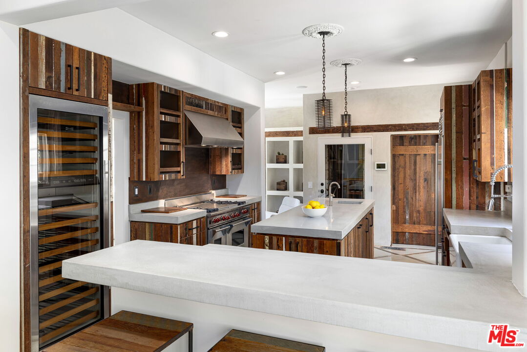 Los Angeles, California, 90069, United States, 4 Bedrooms Bedrooms, ,4 BathroomsBathrooms,Residential,For Sale,1911596