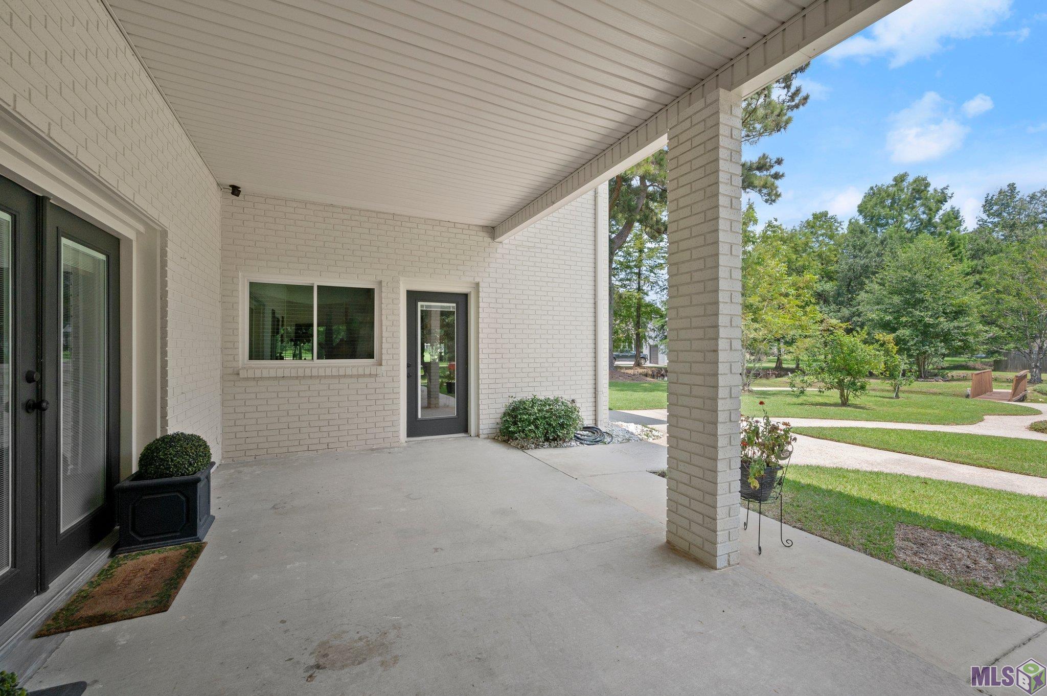 Baton Rouge, Louisiana, 70818, United States, 5 Bedrooms Bedrooms, ,4 BathroomsBathrooms,Residential,For Sale,1899347