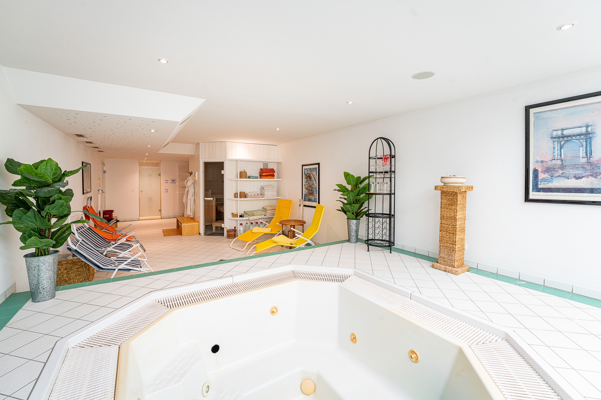  Spacious family home with a pool, spa, and park-like grounds - 物件實景