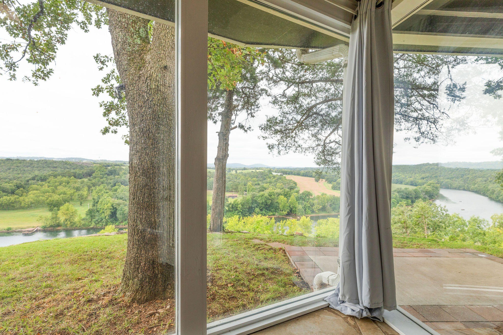 Branson, Missouri, 65616, United States, 3 Bedrooms Bedrooms, ,2 BathroomsBathrooms,Residential,For Sale,1976730