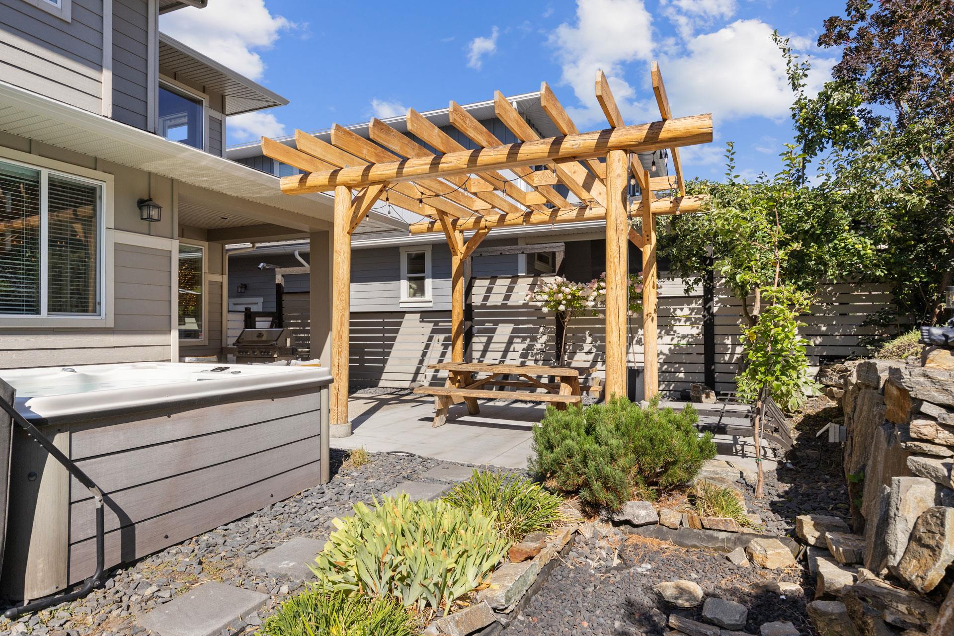 KELOWNA, British Columbia, V1W 5K2, CA, 5 Bedrooms Bedrooms, ,3 BathroomsBathrooms,Residential,For Sale,1960924