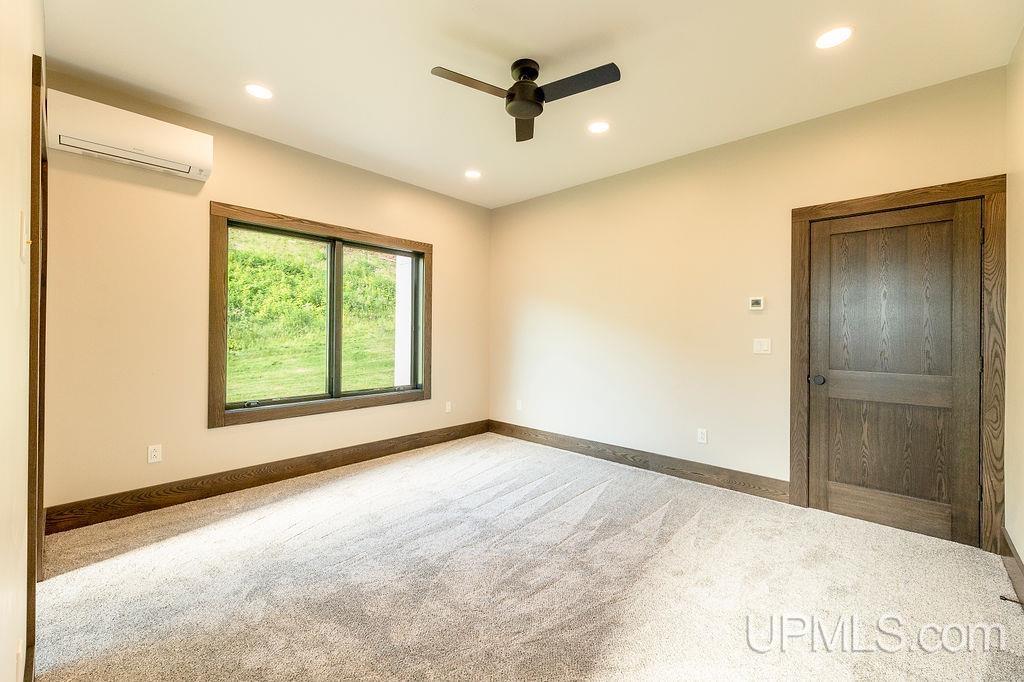 Houghton, Michigan, 49931, United States, 3 Bedrooms Bedrooms, ,3 BathroomsBathrooms,Residential,For Sale,1826025