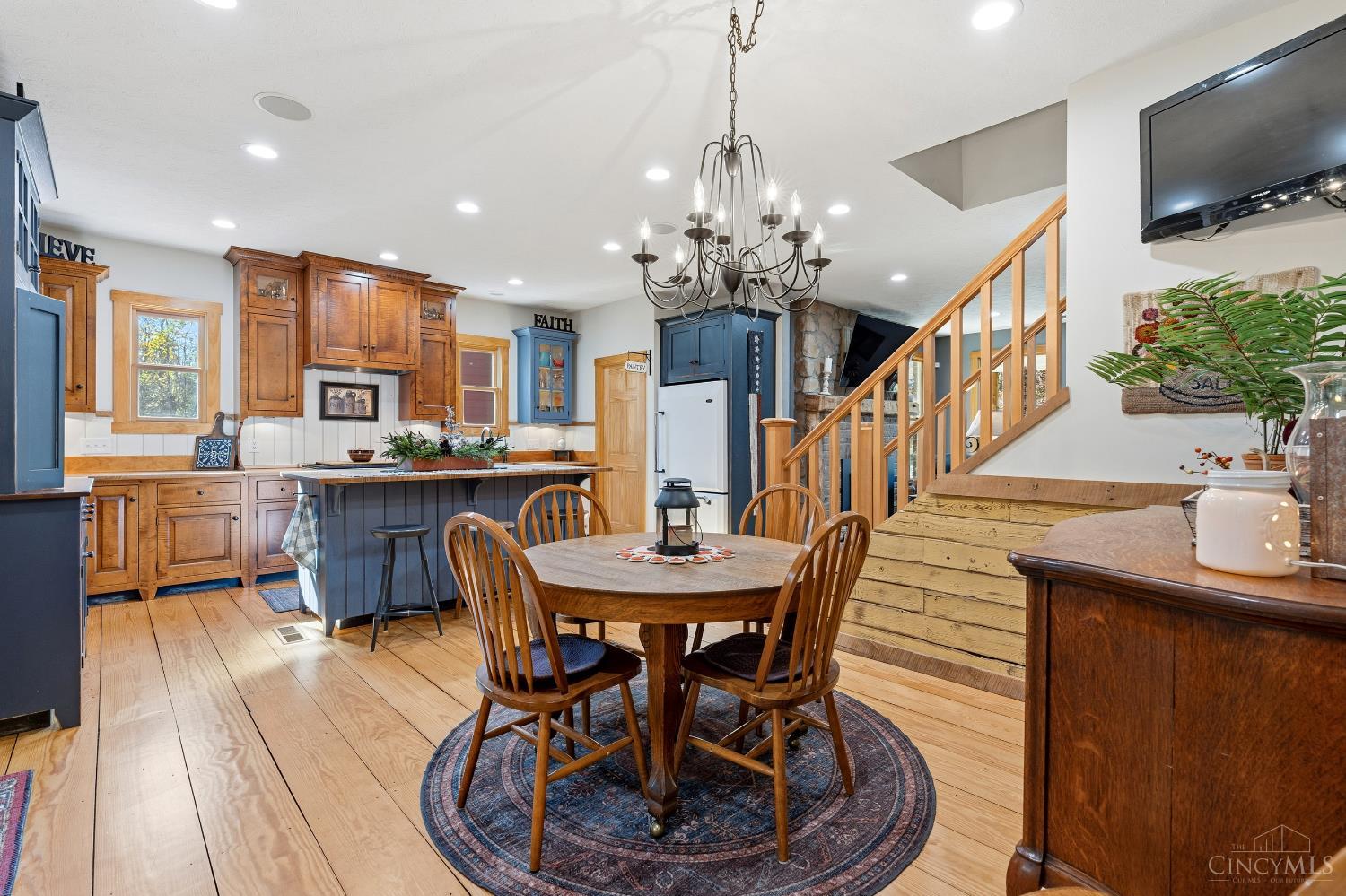 Wilmington, Ohio, 45177, United States, 6 Bedrooms Bedrooms, ,4 BathroomsBathrooms,Residential,For Sale,1989066