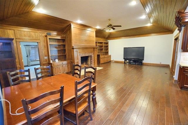 Tahlequah, Oklahoma, 74464, United States, 4 Bedrooms Bedrooms, ,4 BathroomsBathrooms,Residential,For Sale,1975818
