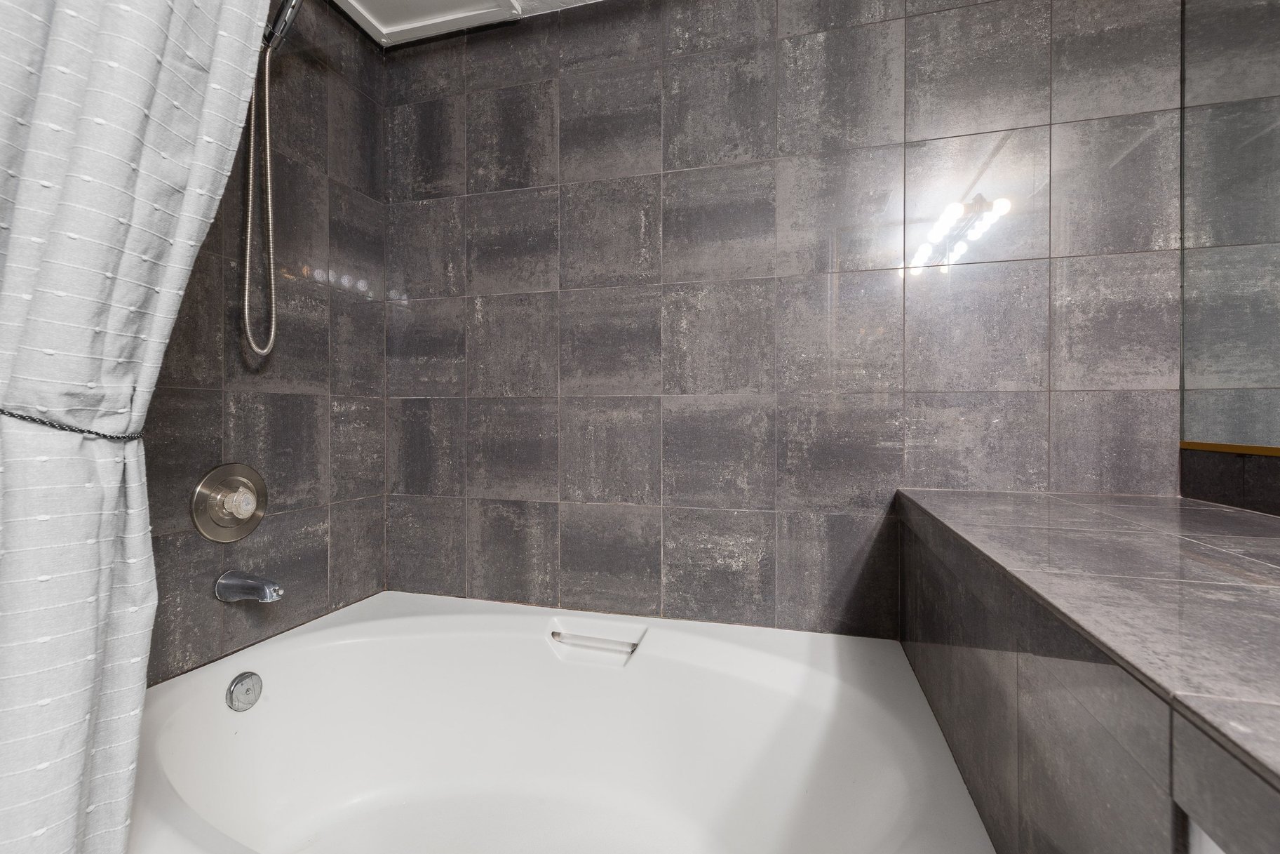  Updated Studio Condo in sought after Las Palmas - 物件實景