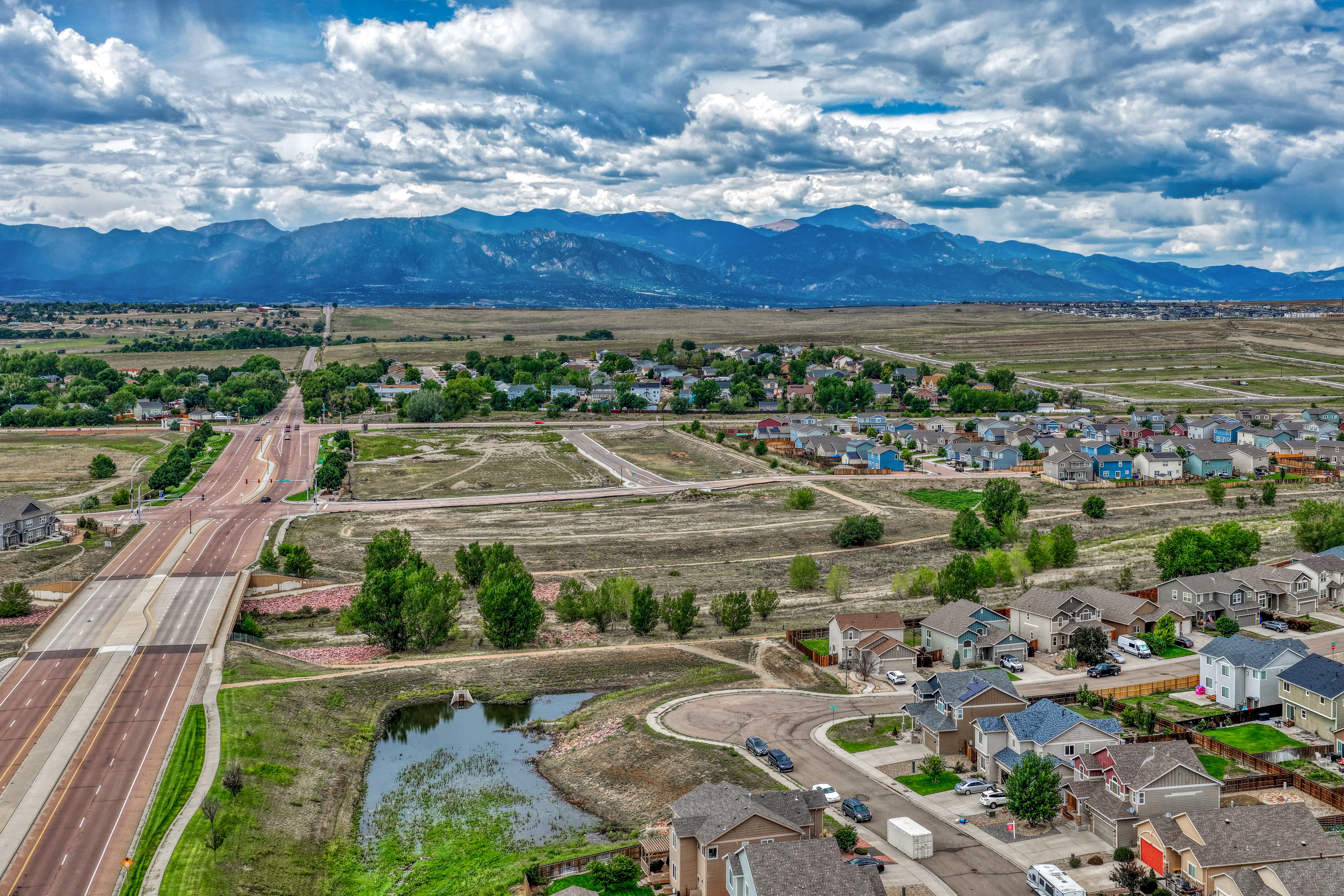  Exceptionally Updated Residence in The Meadows at Lorson Ranch - 物件實景
