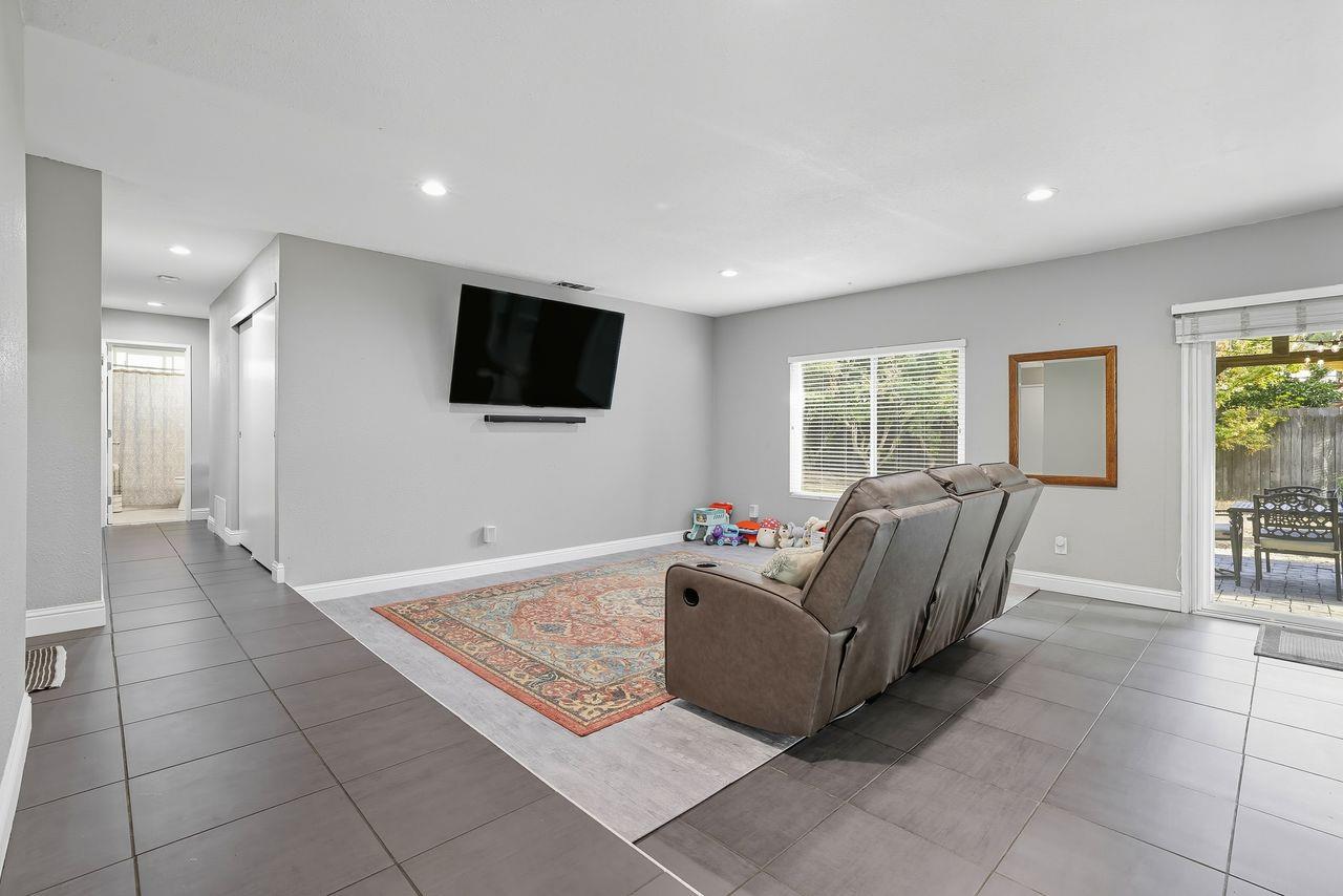 Sacramento, California, 95826, United States, 3 Bedrooms Bedrooms, ,2 BathroomsBathrooms,Residential,For Sale,1968720