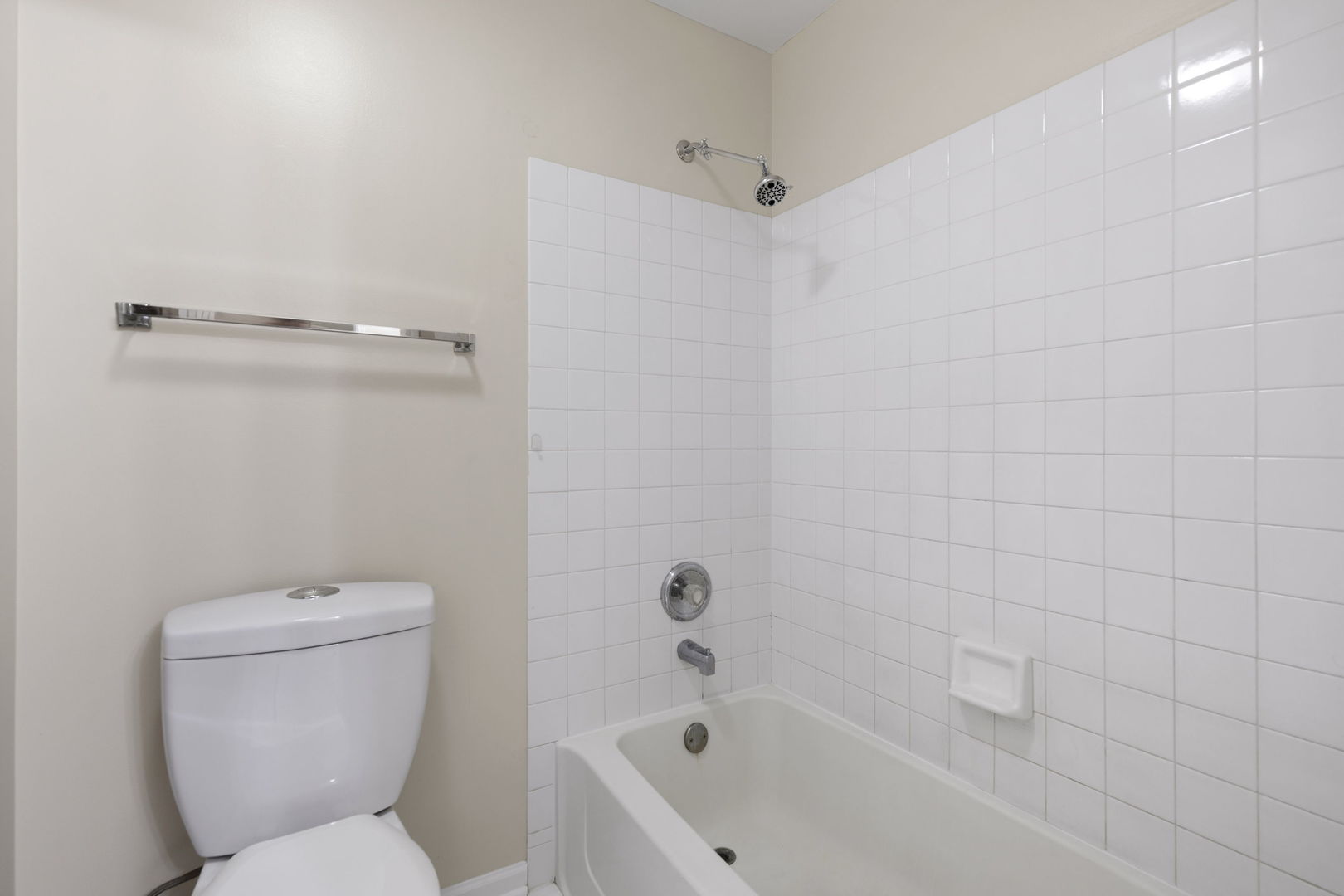 Gurnee, Illinois, 60031, United States, 5 Bedrooms Bedrooms, ,3 BathroomsBathrooms,Residential,For Sale,1940338