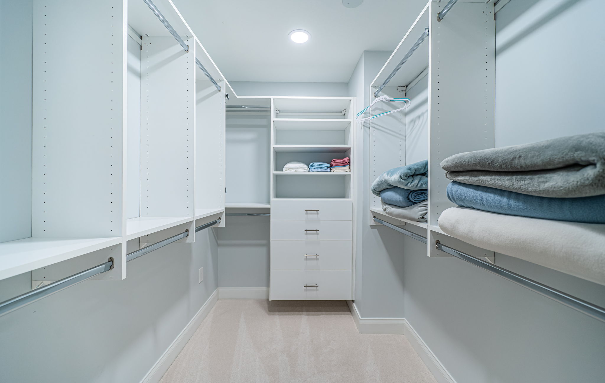 Belleair, Florida, 33756, United States, 2 Bedrooms Bedrooms, ,3 BathroomsBathrooms,Residential,For Sale,1979056