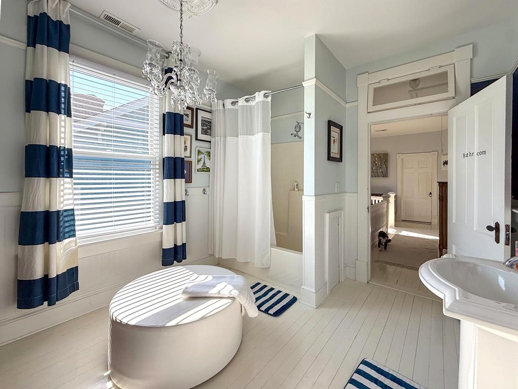 Cape Charles, Virginia, 23310, United States, 3 Bedrooms Bedrooms, ,3 BathroomsBathrooms,Residential,For Sale,1875371