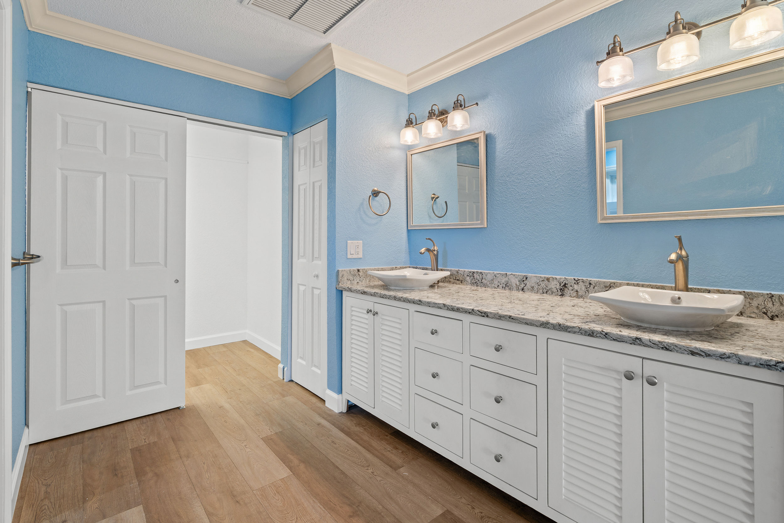 Seminole, Florida, 33772, United States, 3 Bedrooms Bedrooms, ,3 BathroomsBathrooms,Residential,For Sale,1900666