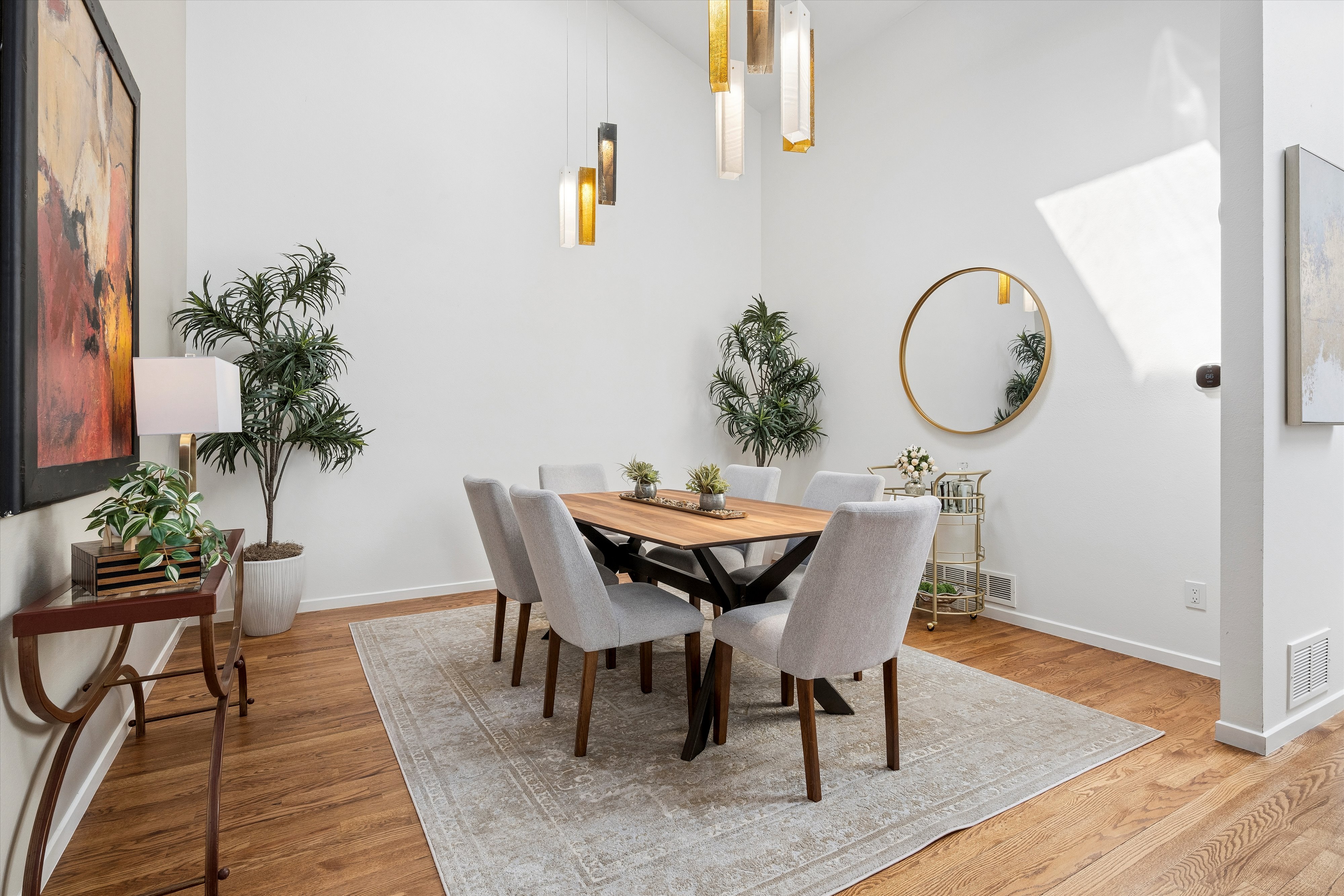  A Rare Offering: Five Bedrooms & Four Bathrooms Thoughtfully Designed Townhome - 物件實景