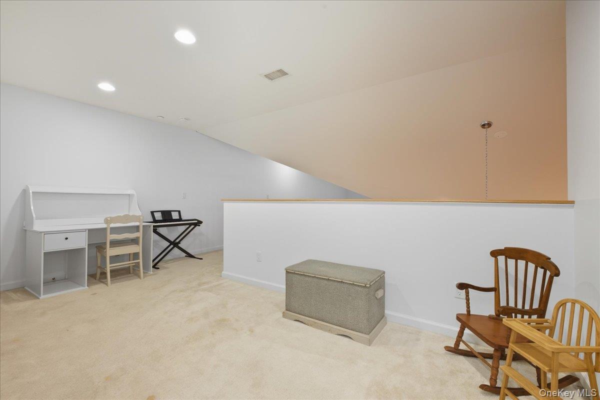 East Meadow, New York, 11554, United States, 2 Bedrooms Bedrooms, ,2 BathroomsBathrooms,Residential,For Sale,1958127