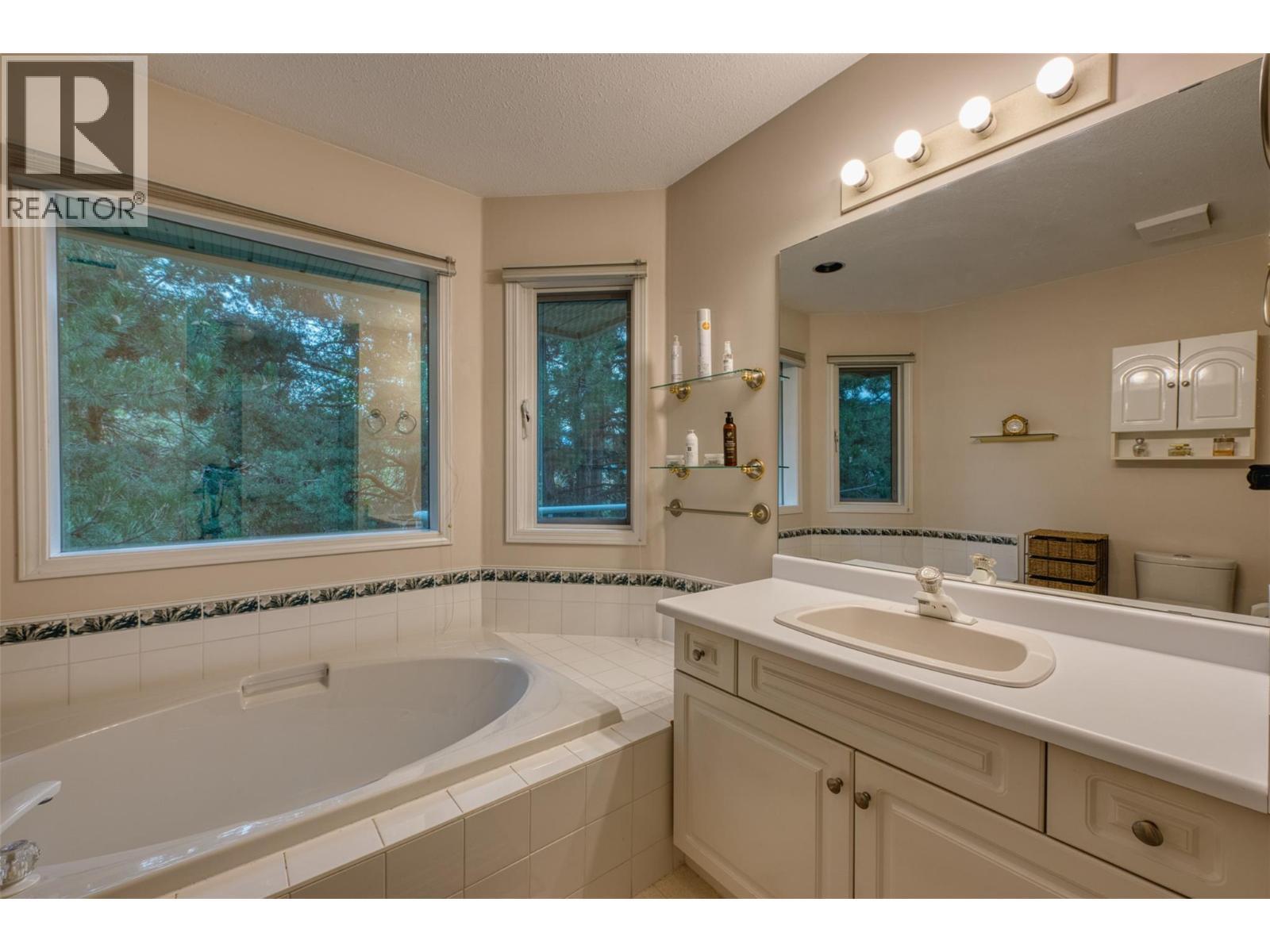 KELOWNA, British Columbia, V1V 1S6, CA, 3 Bedrooms Bedrooms, ,2 BathroomsBathrooms,Residential,For Sale,1951422