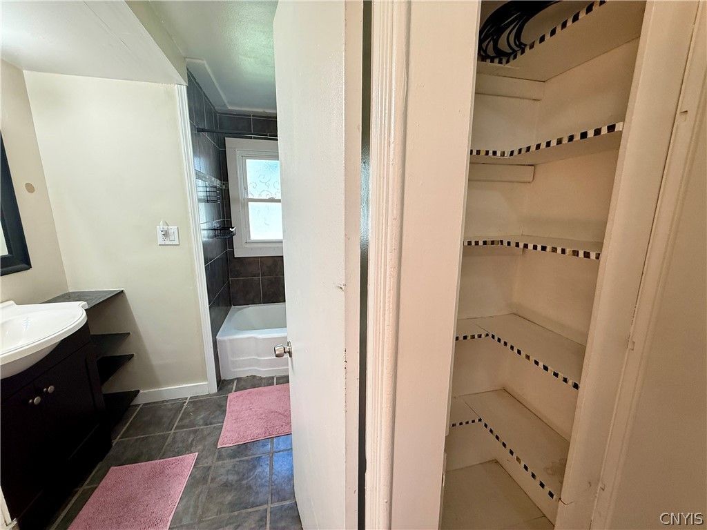 Harwood Ave, Syracuse, NY 13224