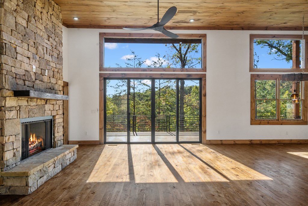 Mineral Bluff, Georgia, 30559, United States, 3 Bedrooms Bedrooms, ,3 BathroomsBathrooms,Residential,For Sale,1984301