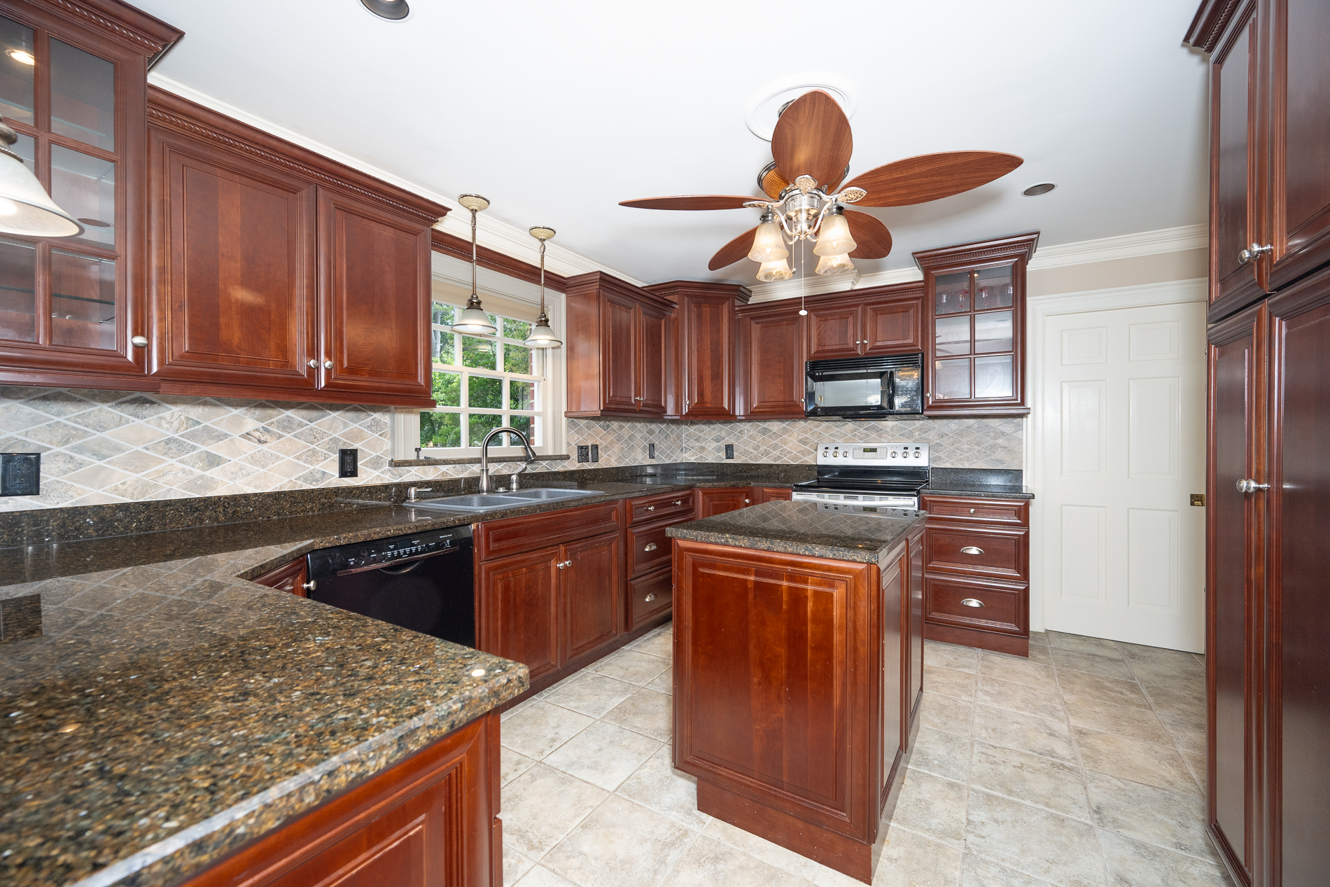  413 Wickwood Drive, Chesapeake, VA 23322 - 物件實景