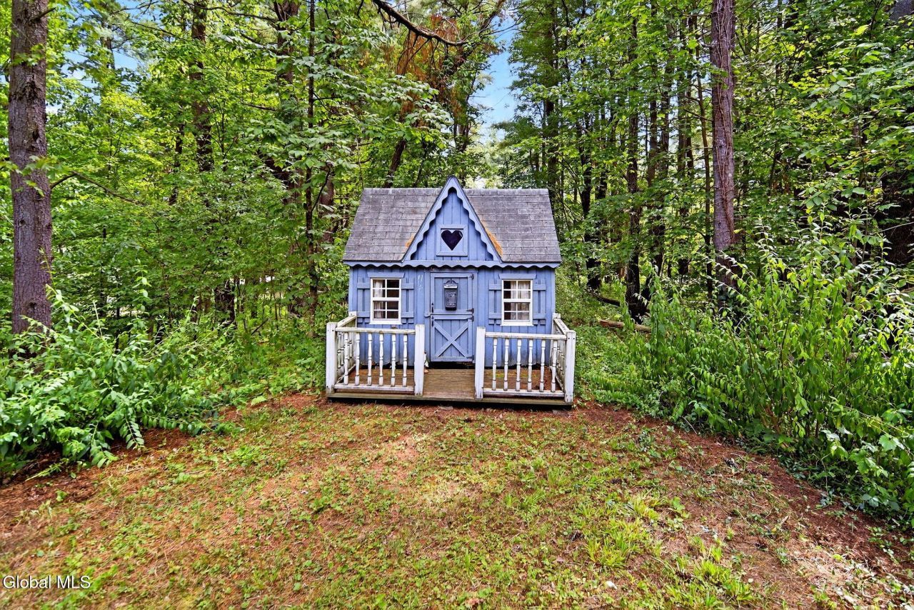 Valatie, New York, 12184, United States, 5 Bedrooms Bedrooms, ,3 BathroomsBathrooms,Residential,For Sale,1924980