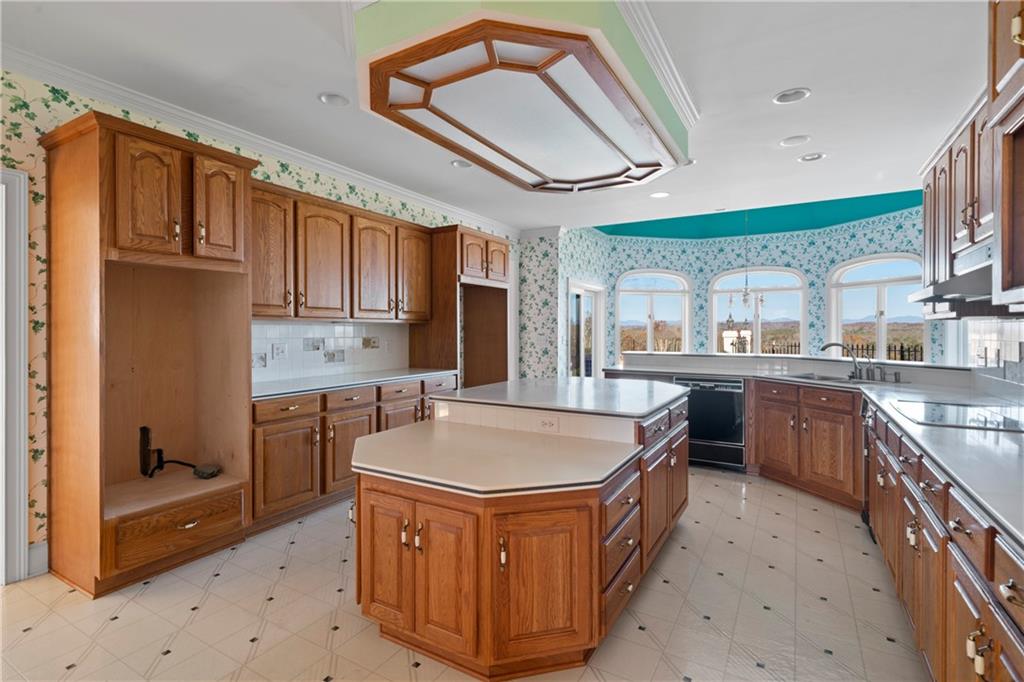 Gainesville, Georgia, 30506, United States, 5 Bedrooms Bedrooms, ,5 BathroomsBathrooms,Residential,For Sale,1996488