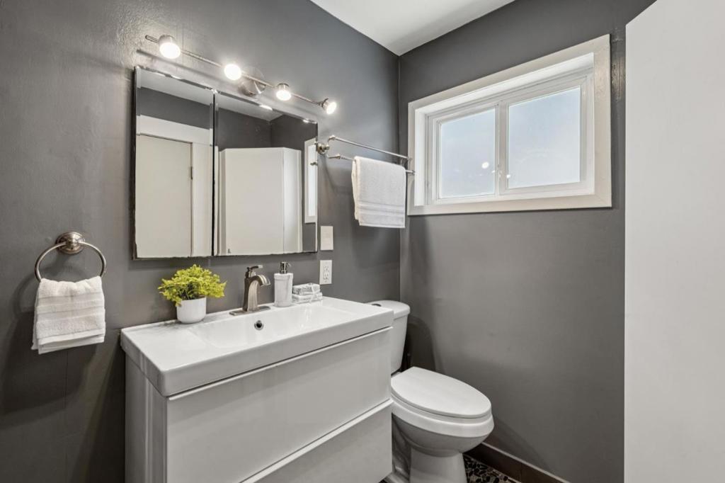San Francisco, California, 94134, United States, 3 Bedrooms Bedrooms, ,2 BathroomsBathrooms,Residential,For Sale,1943072