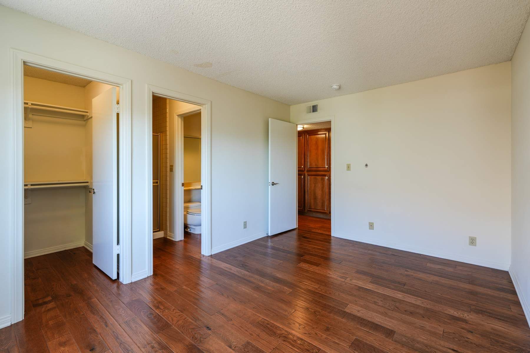  2440 Flintridge Drive - 物件實景
