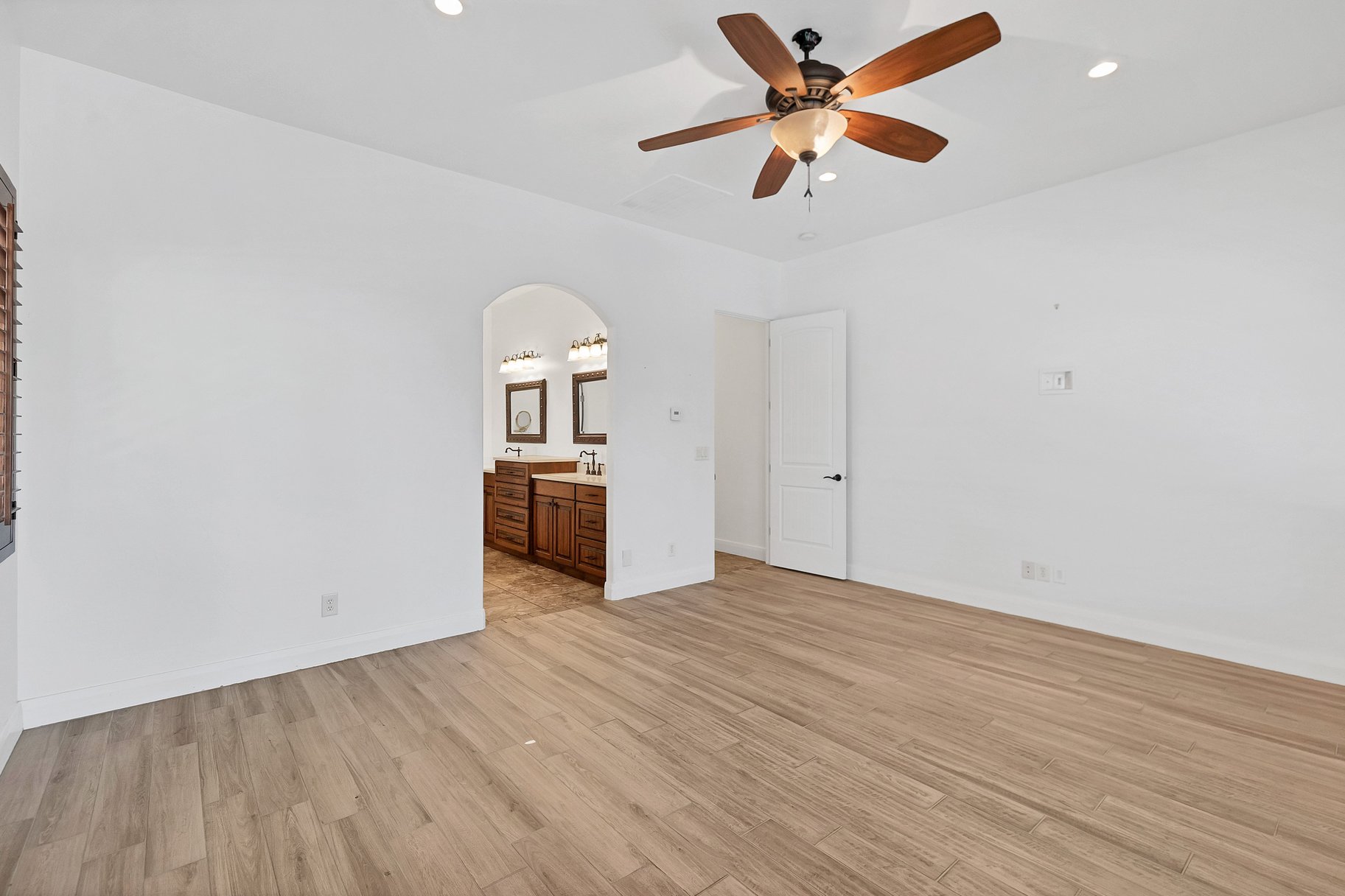  Indoor-Outdoor Living With Privacy, Space & Style In Washington Fields - 物件實景