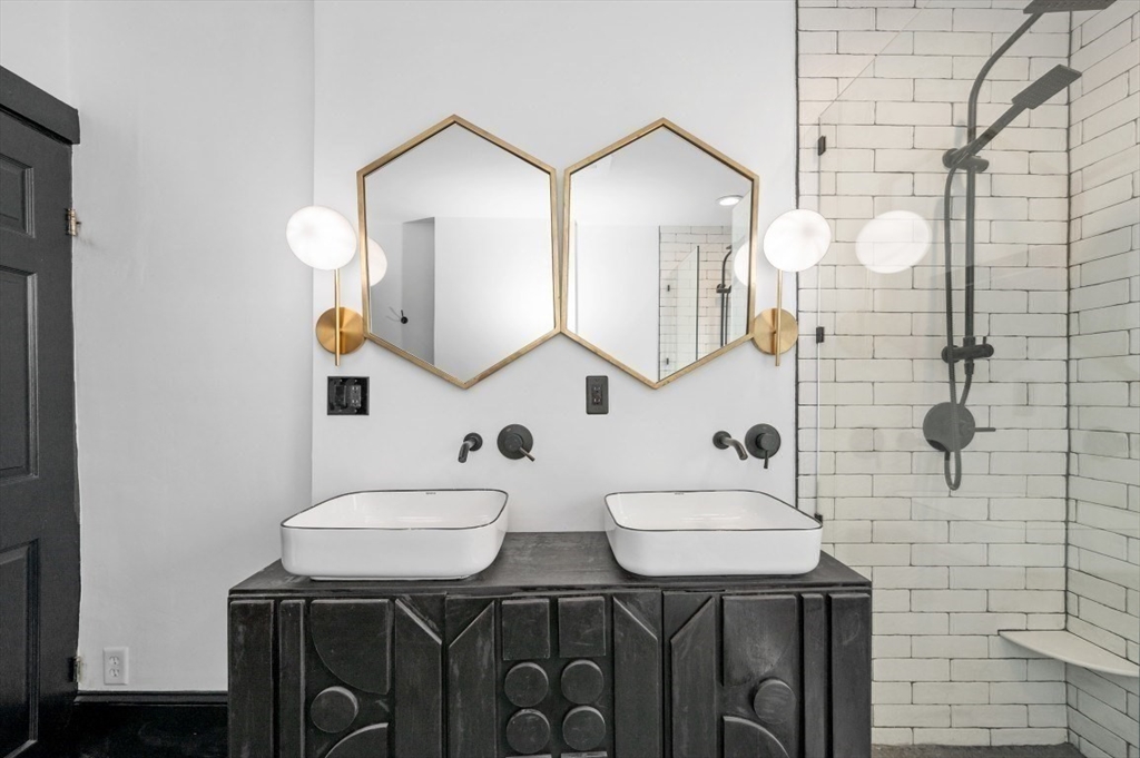 Boston, Massachusetts, 02127, United States, 2 Bedrooms Bedrooms, ,2 BathroomsBathrooms,Residential,For Sale,1988165