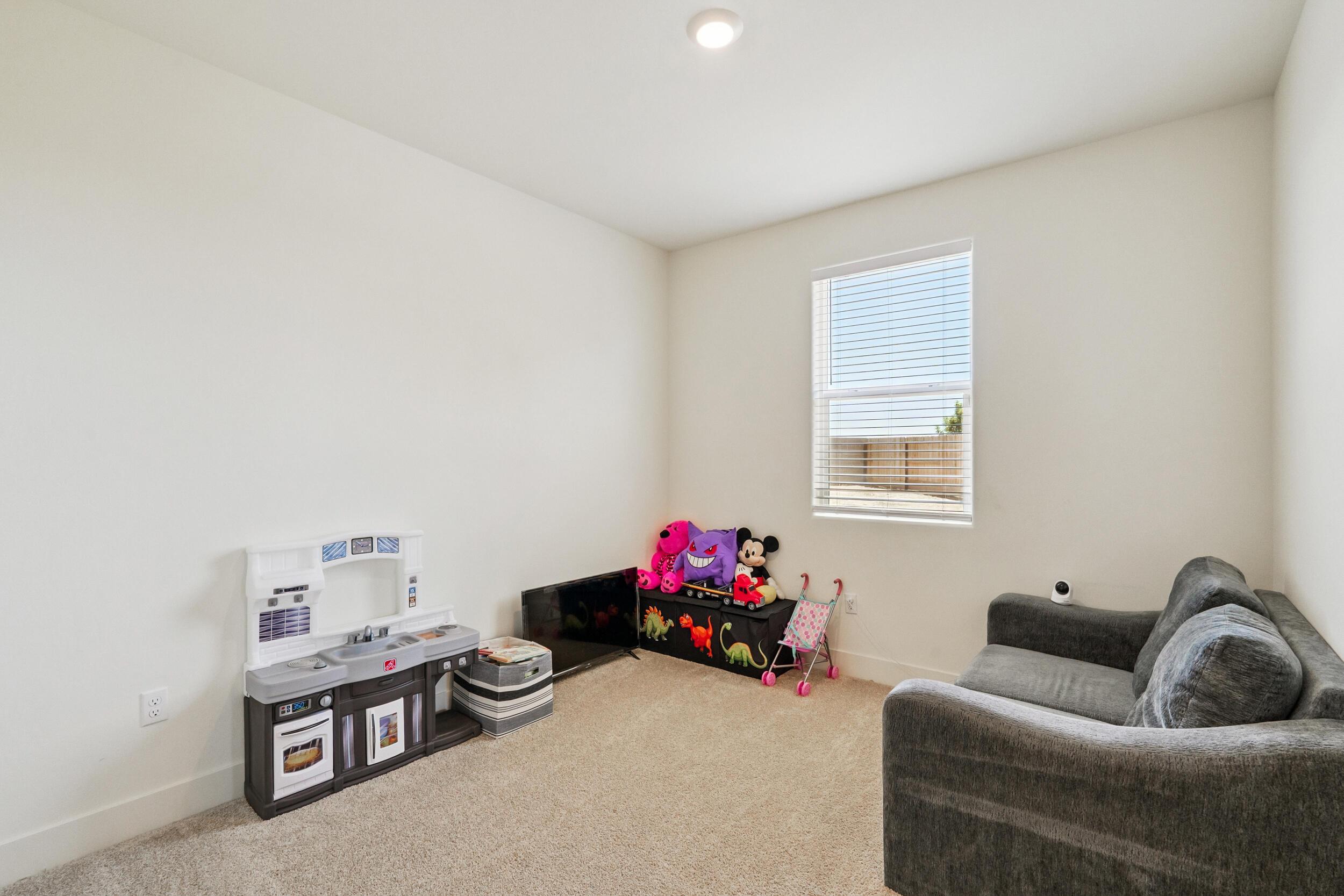 Bakersfield, California, 93314, United States, 4 Bedrooms Bedrooms, ,3 BathroomsBathrooms,Residential,For Sale,1923542