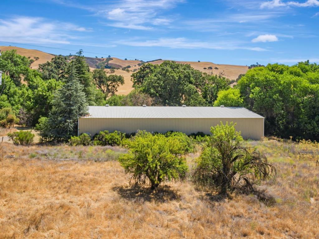 Paicines, California, 95043, United States, 4 Bedrooms Bedrooms, ,2 BathroomsBathrooms,Residential,For Sale,1981055