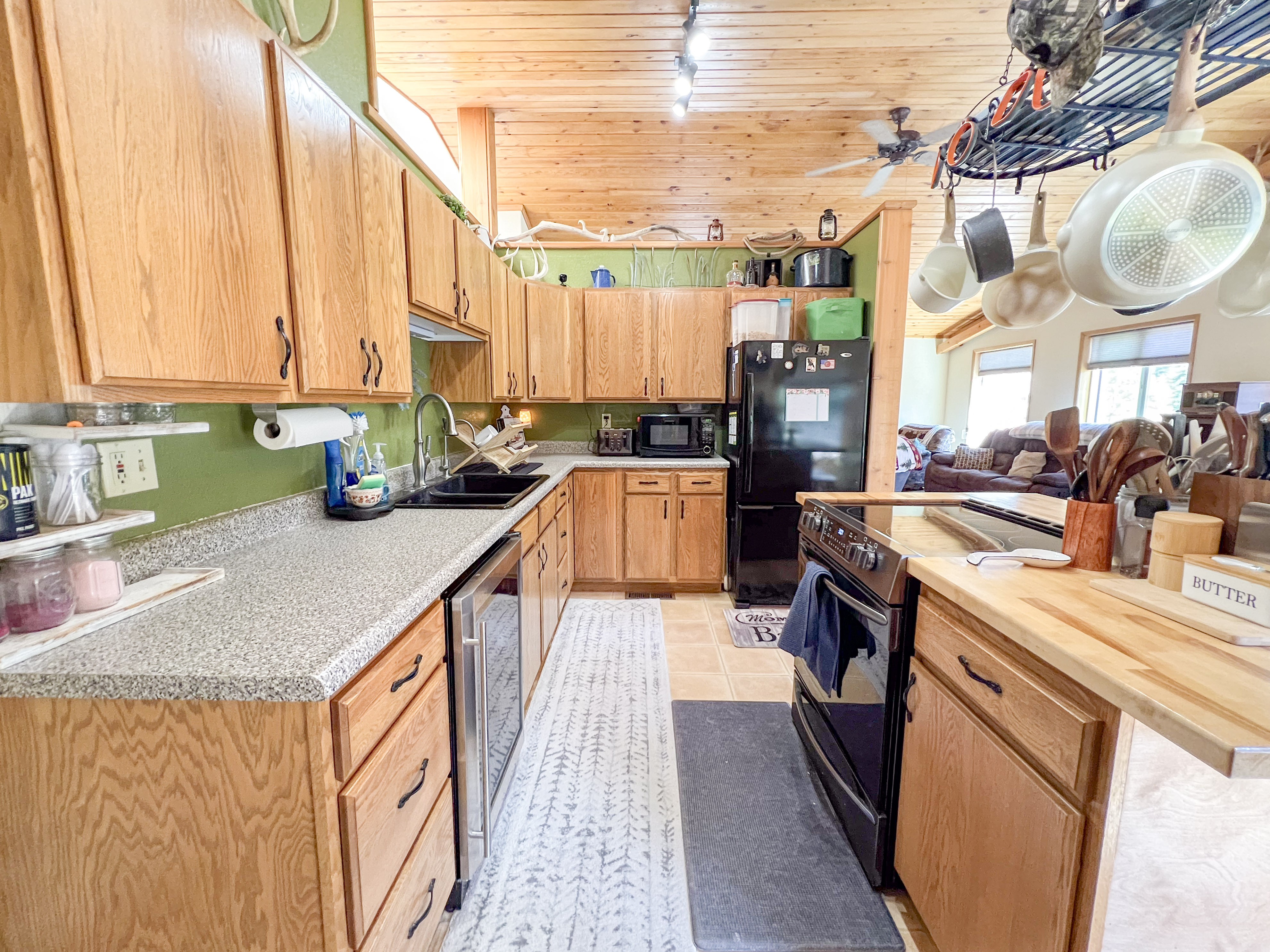 Colville, Washington, 99114, United States, 2 Bedrooms Bedrooms, ,2 BathroomsBathrooms,Residential,For Sale,1928739