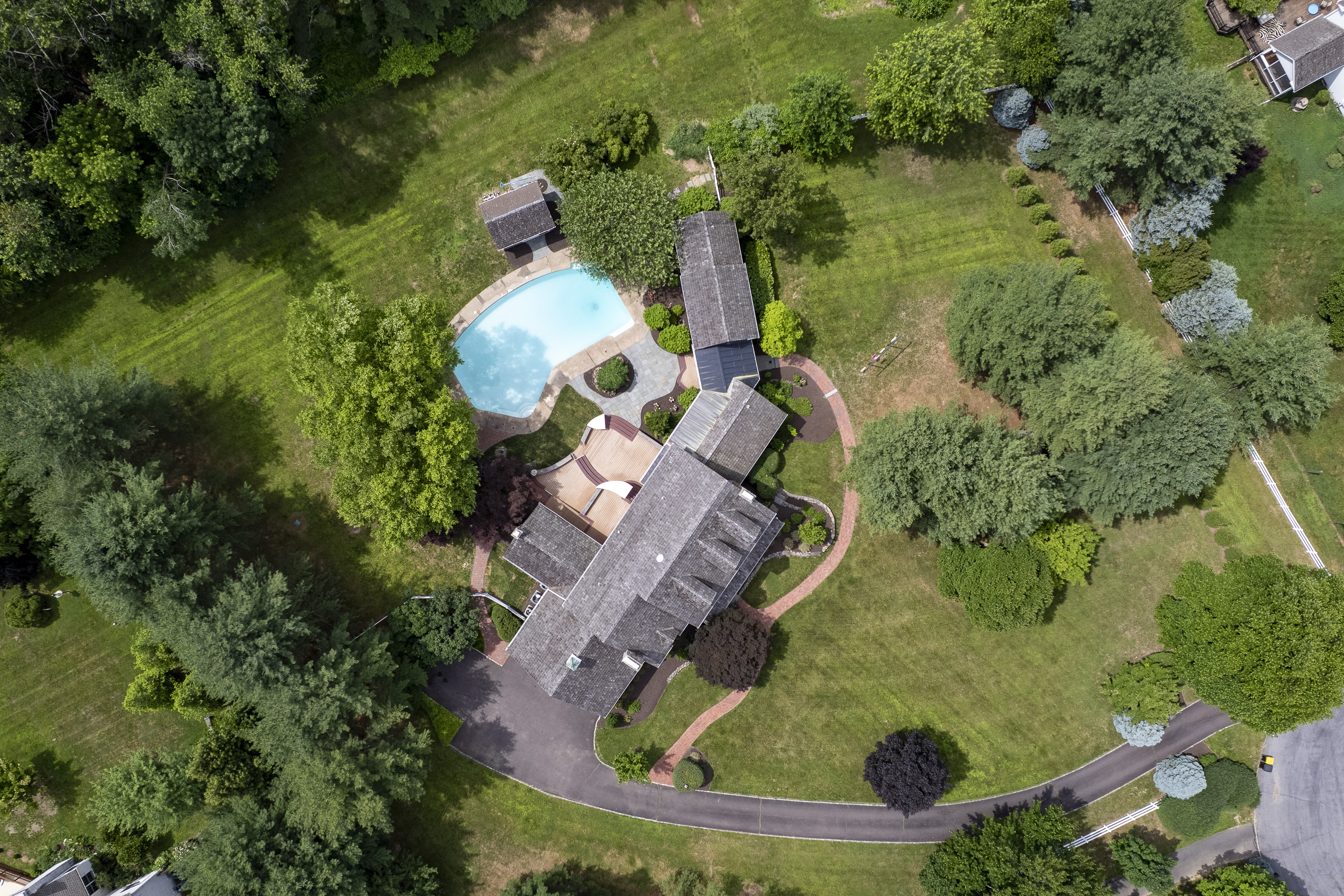  A Home That Lives As Beautifully Outdoors As it Does Within - 物件實景