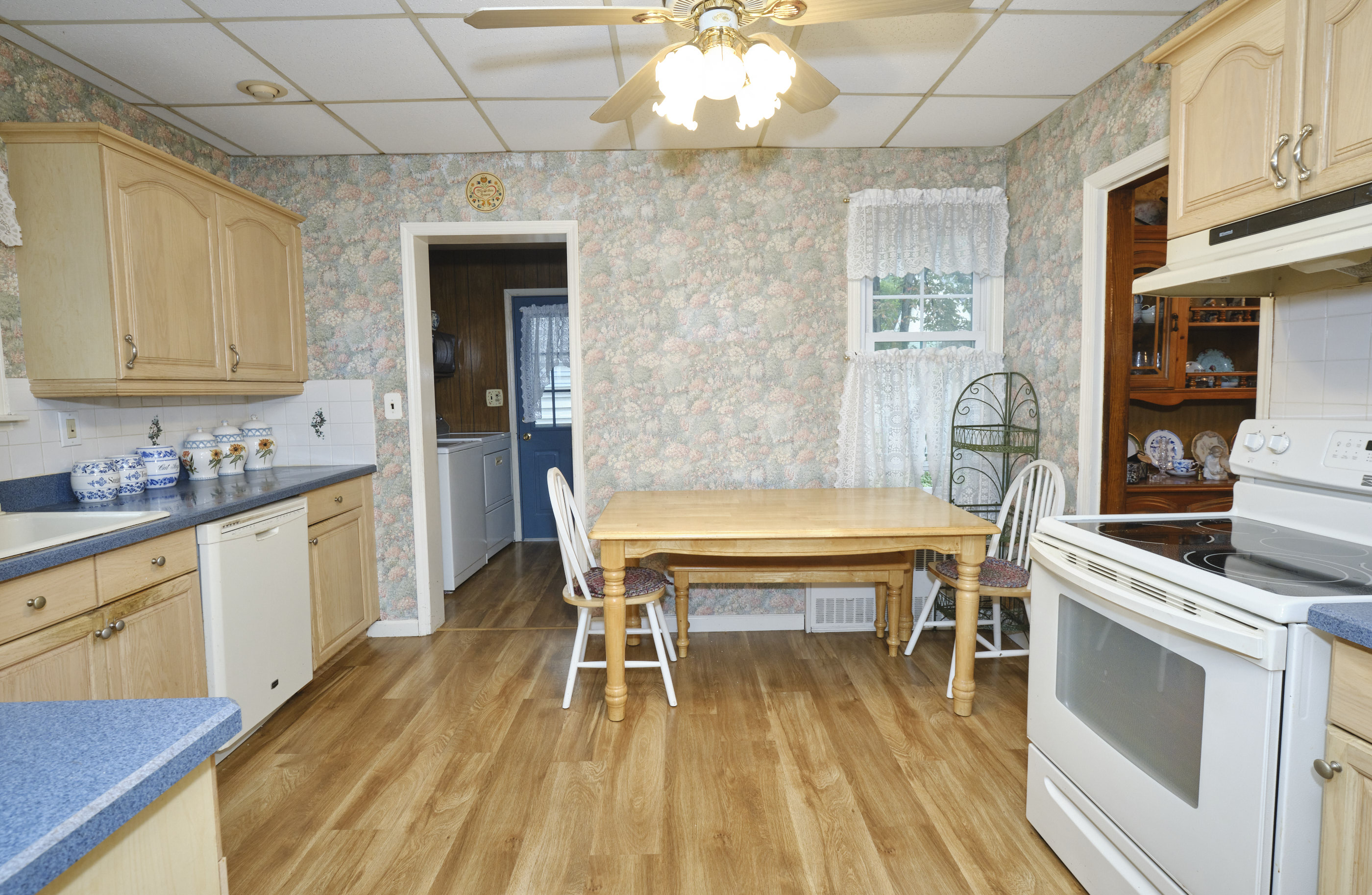 Floral Park, New York, 11001, United States, 3 Bedrooms Bedrooms, ,2 BathroomsBathrooms,Residential,For Sale,1974847
