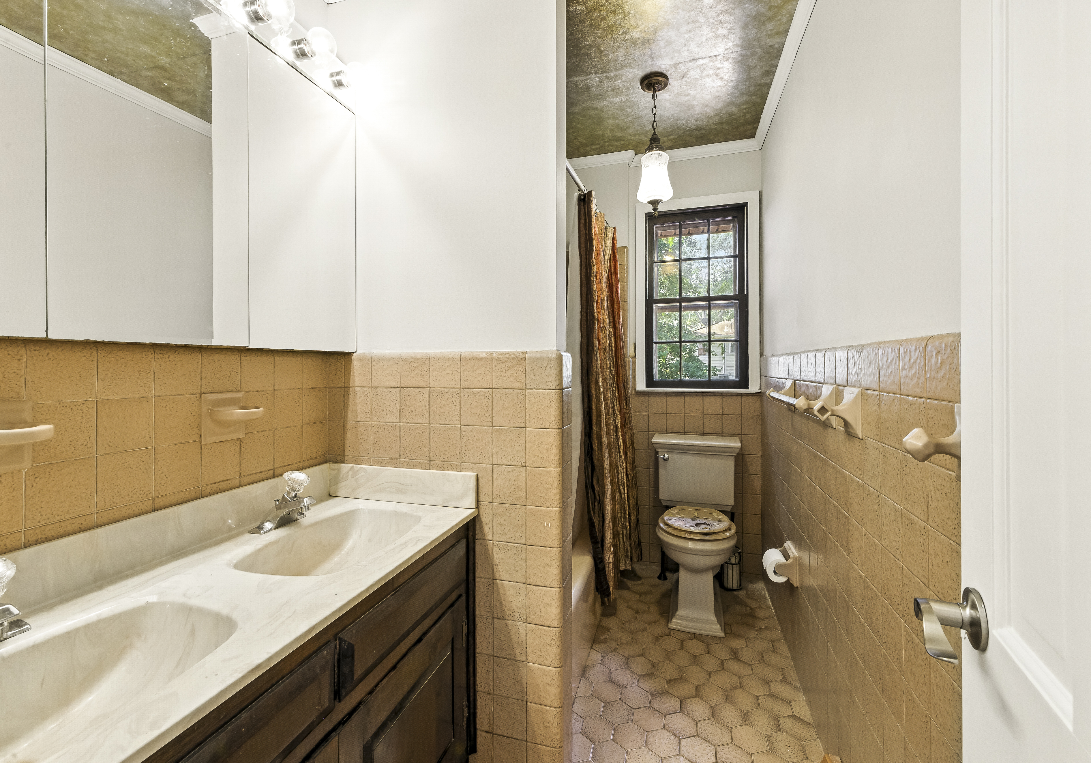 NORTHFIELD, New Jersey, 08225, United States, 4 Bedrooms Bedrooms, ,3 BathroomsBathrooms,Residential,For Sale,1916382