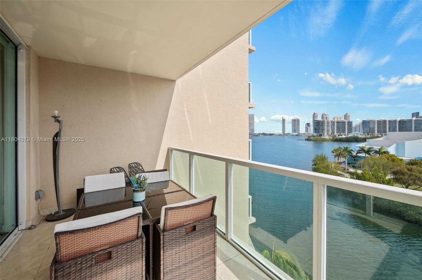 Aventura, Florida, 33180, United States, 2 Bedrooms Bedrooms, ,3 BathroomsBathrooms,Residential,For Sale,1826878