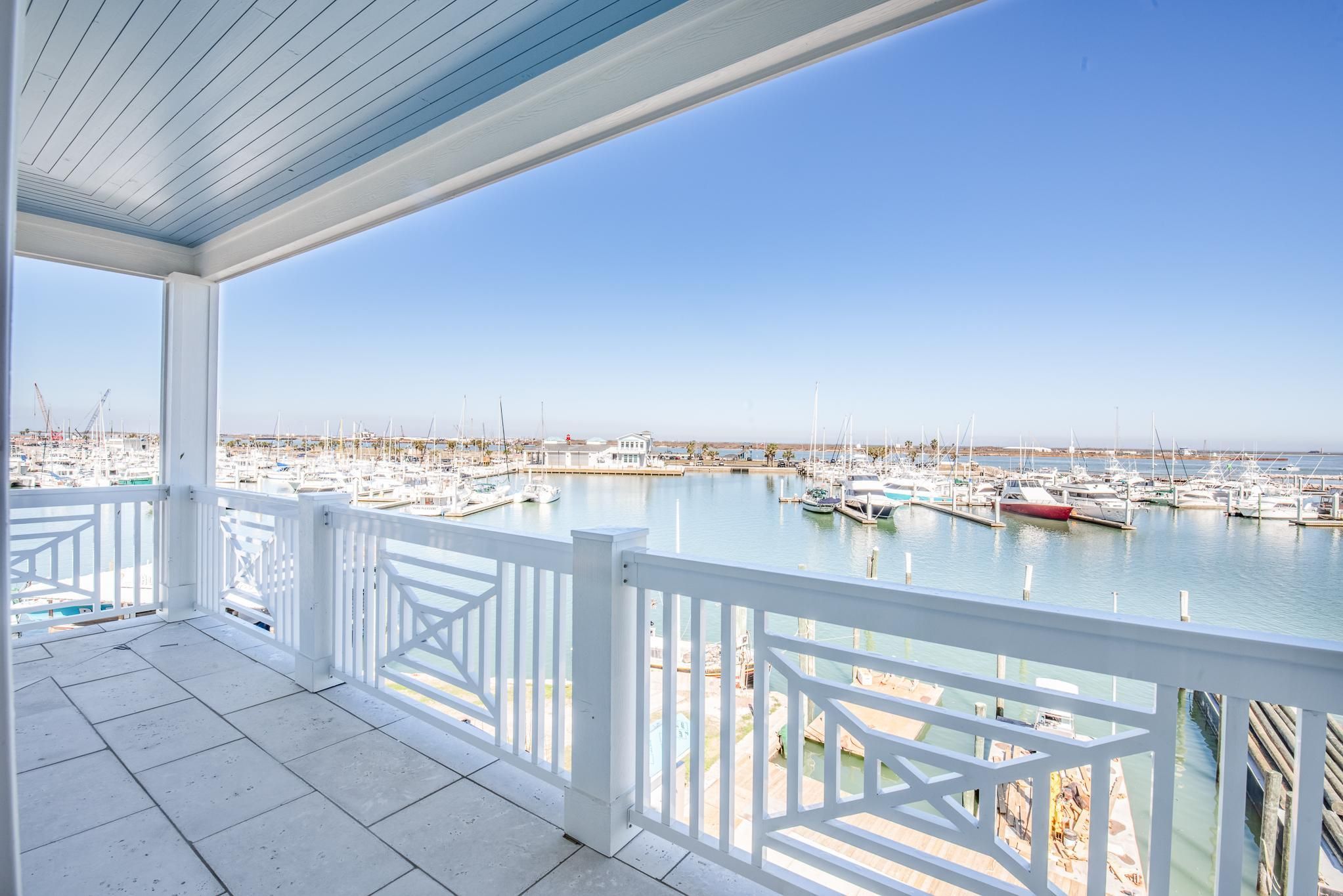  Coastal Luxury with Unmatched Water Views - 物件實景