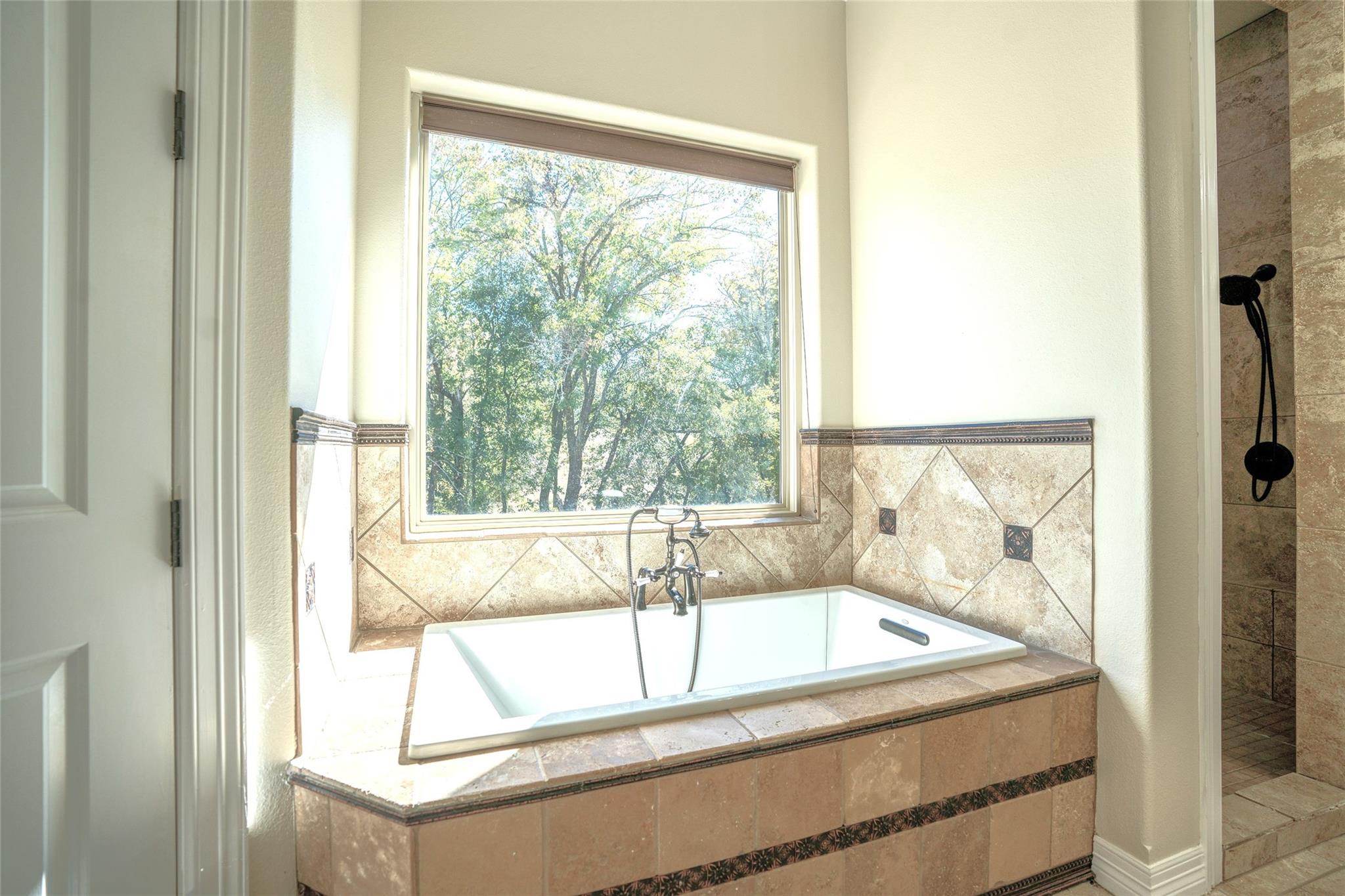 Paris, Texas, 75462, United States, 4 Bedrooms Bedrooms, ,4 BathroomsBathrooms,Residential,For Sale,1979058