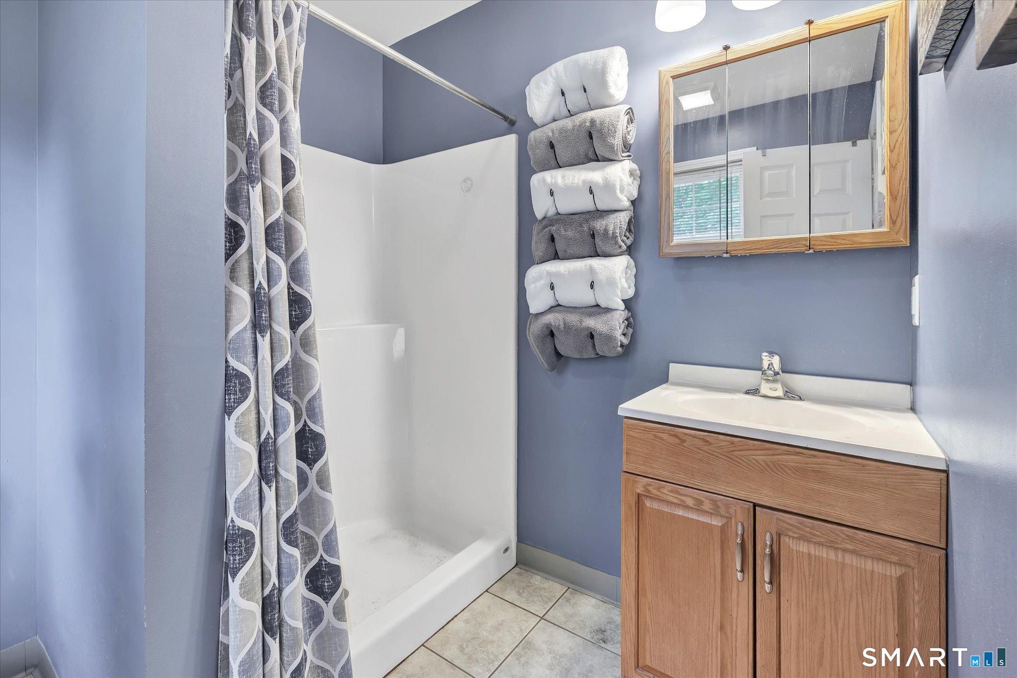 Ansonia, Connecticut, 06401, United States, 4 Bedrooms Bedrooms, ,4 BathroomsBathrooms,Residential,For Sale,2048150