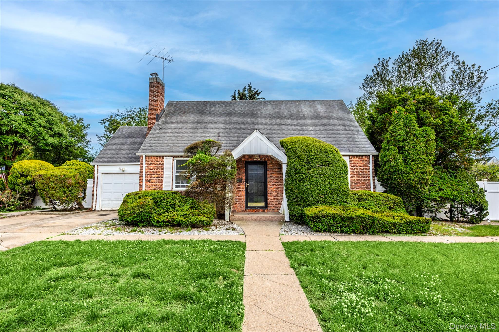 Uniondale, New York, 11553, United States, 4 Bedrooms Bedrooms, ,3 BathroomsBathrooms,Residential,For Sale,2049271