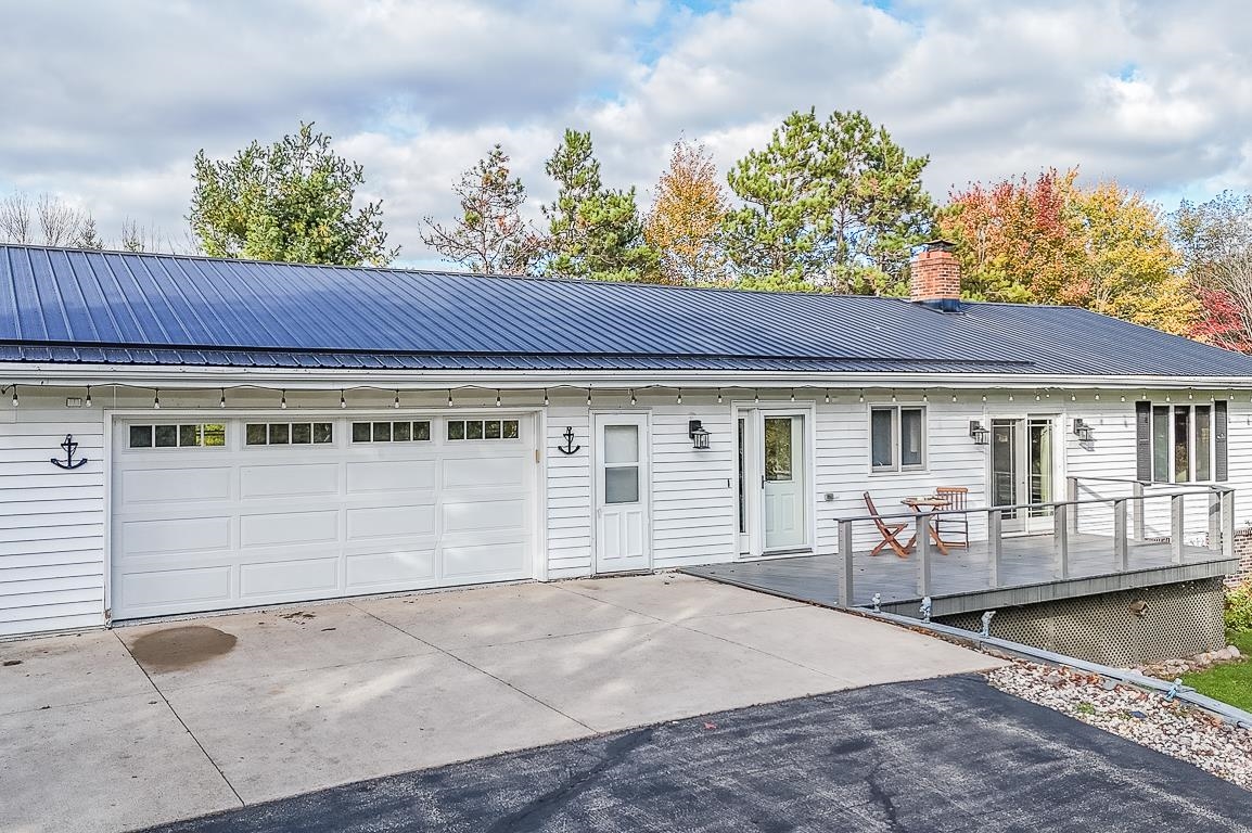 New London, Wisconsin, 54961-8021, United States, 4 Bedrooms Bedrooms, ,2 BathroomsBathrooms,Residential,For Sale,1984435