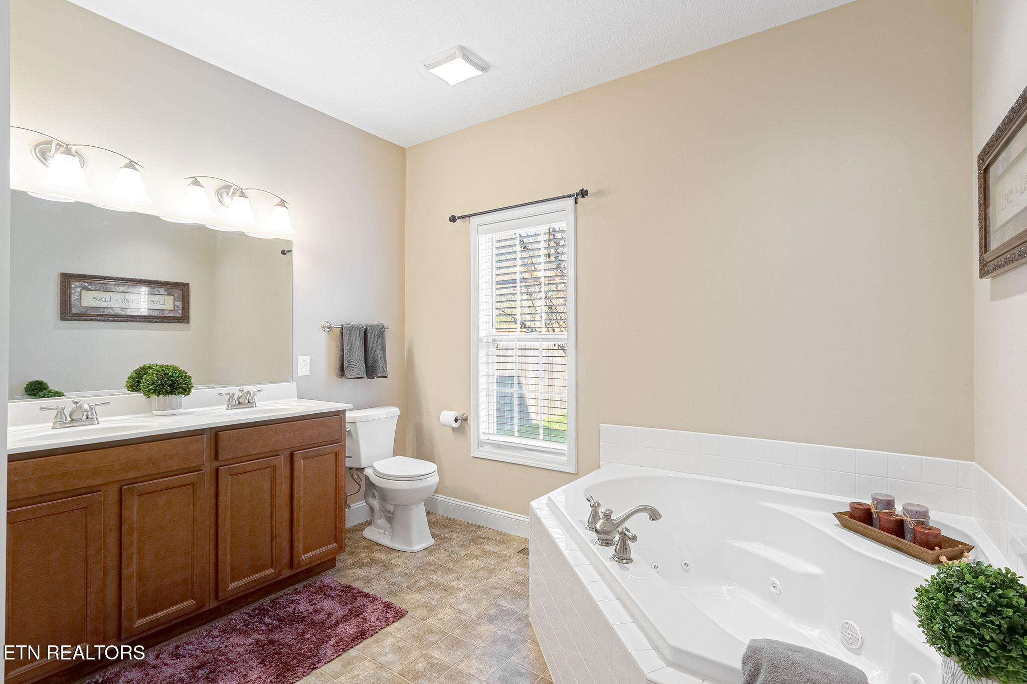 Knoxville, Tennessee, 37938, United States, 4 Bedrooms Bedrooms, ,3 BathroomsBathrooms,Residential,For Sale,1996658