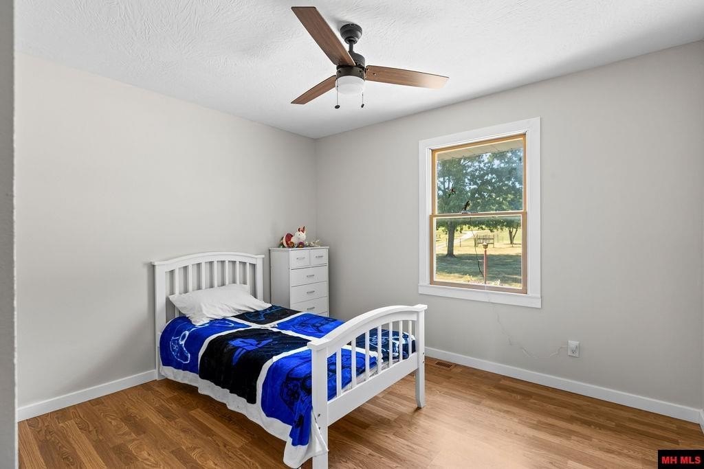 Gainesville, Missouri, 65655, United States, 4 Bedrooms Bedrooms, ,3 BathroomsBathrooms,Residential,For Sale,1979779