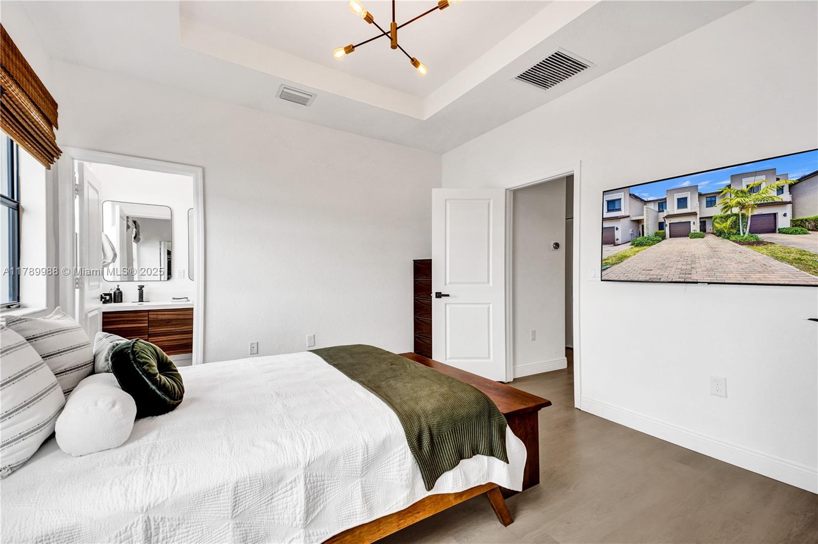 Miami, Florida, 33179, United States, 3 Bedrooms Bedrooms, ,3 BathroomsBathrooms,Residential,For Sale,1784236