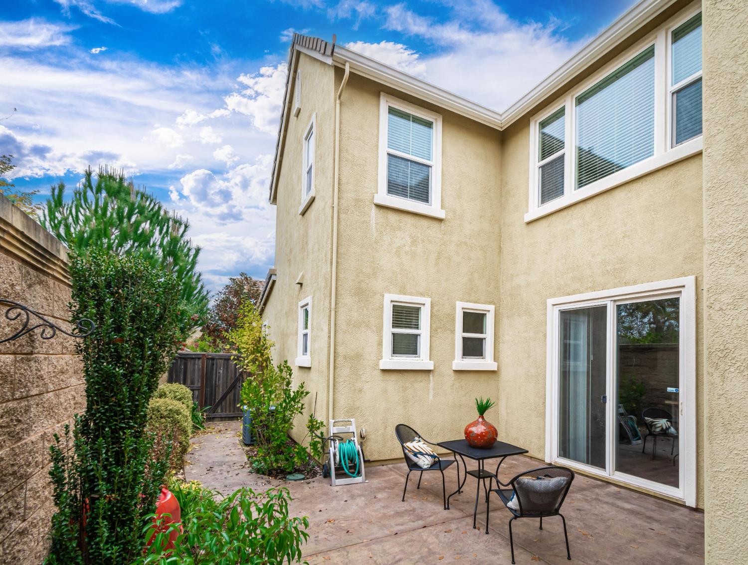 Folsom, California, 95630, United States, 4 Bedrooms Bedrooms, ,3 BathroomsBathrooms,Residential,For Sale,2000807