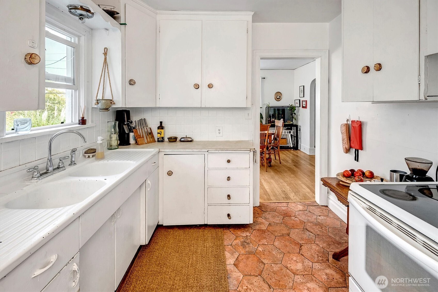Seattle, Washington, 98108, United States, 4 Bedrooms Bedrooms, ,2 BathroomsBathrooms,Residential,For Sale,1912316